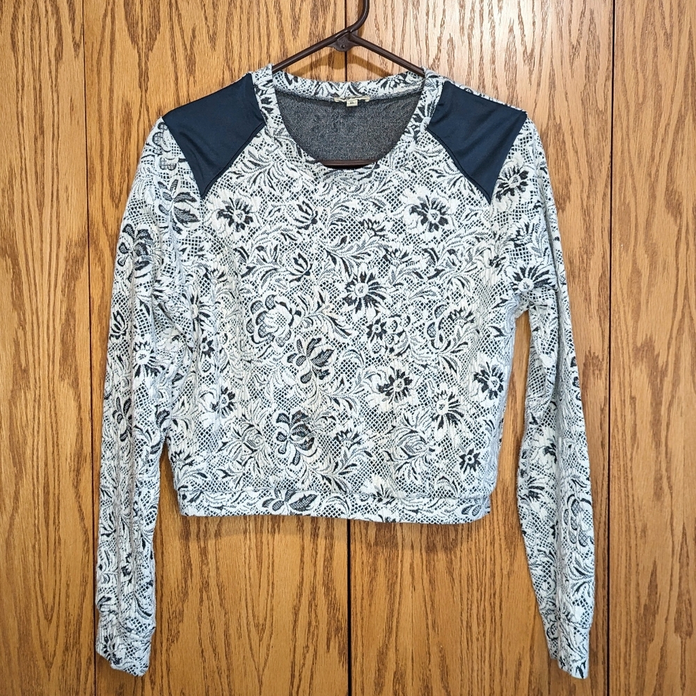 Long sleeve crop top